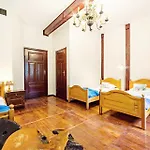 Pensión Everysky - Grota 3*